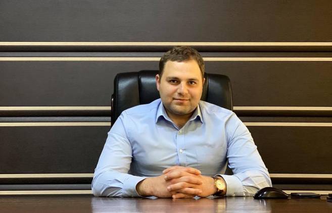 «Հրապարակ». Ես ընդամենը բաժանել եմ եւ շիշ եմ նետել