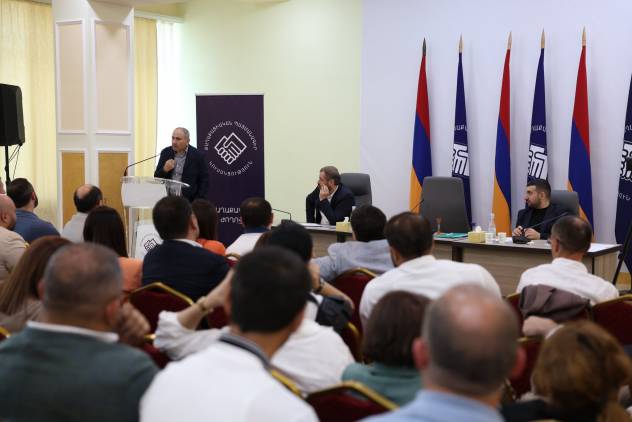 «Հրապարակ». «Ուր որ գնաս, հետդ կգամ»․ Փաշինյանը տժժացել է, թիմի անորոշությունը՝ խորացել