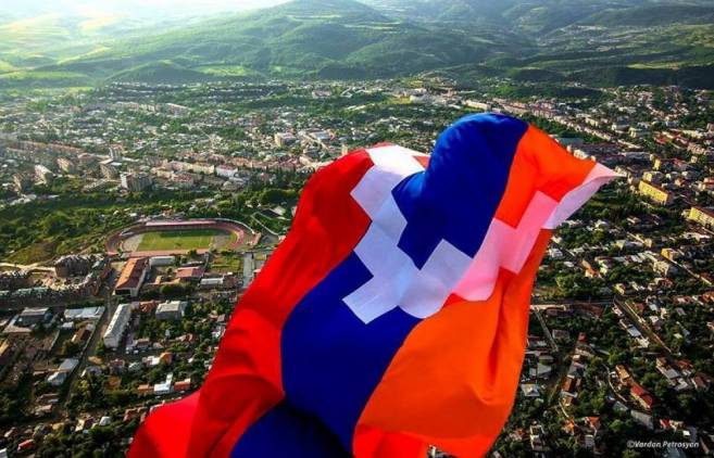 «Խելացի մարդը սովորում է իր սխալների վրա, իմաստունը՝ ուրիշների, հիմարները երբեք չեն սովորում»