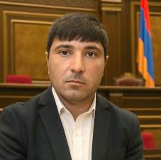 «Հրապարակ». Ողջունելի է, որ դասագրքի հեղինակները որոշ չափով ընդունում են իրենց վրիպումները