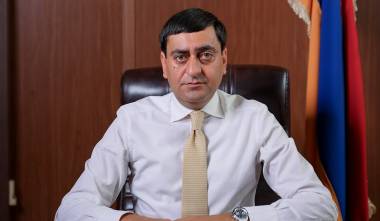 Ինչ է կատարվում  Էջմիածնում․ մարզպետարանի աշխատողները մտել են վարչական շենքեր