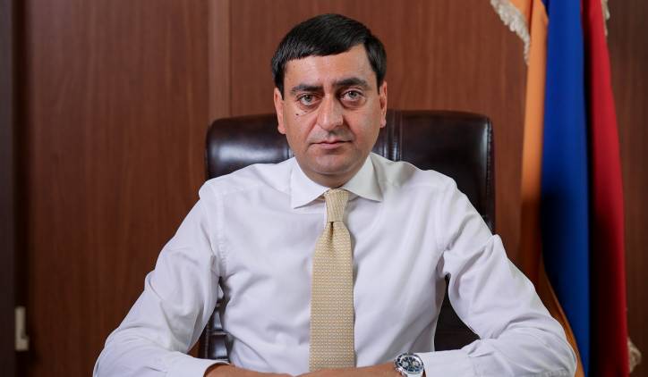 Ինչ է կատարվում  Էջմիածնում․ մարզպետարանի աշխատողները մտել են վարչական շենքեր