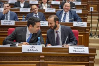 «Հրապարակ». Այն, ինչ արել է Արարատ Միրզոյանը, հրաժարվում է անել Ալեն Սիմոնյանը