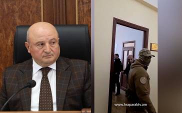 Գյումրու քաղաքապետին մեկուսացրել են իր առանձնասենյակում, քաղաքացիները դիմադրում են, որ նրան չձերբակալեն