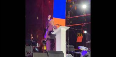 Մահ էր Նիկոլի համար․ Գյումրիի Հրապարակում երգում էր «Ես քաջ Արամն եմ»