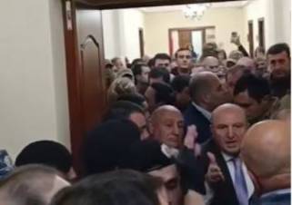 Գյումրեցու հումորով՝ հո մենք բարբա չե՞նք կպնելու