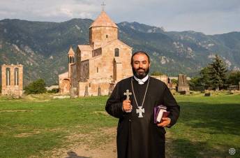 Գոնե օրինական զենք էլ չունե՞ս. խուզարկության ժամանակ հարցրել են քահանային. Տեր Վրթանես Բաղալյան