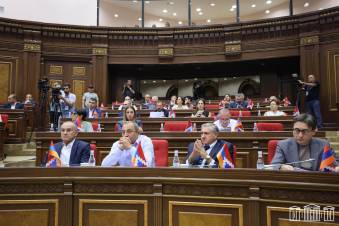 «Հրապարակ». Խորհրդարանական ընդդիմությունը «թիթեռ նկարելու» մրցավազքի մեջ է