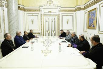 «Հրապարակ»․ Եթե եպիսկոպոսները ստորագրել են, պետք է ստորագրությունները ետ կանչեն