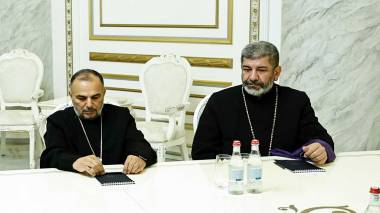 Բաքուն «մատ է թափ» տալիս Փաշինյանի վրա՝ ինչու՞ էիք հրավիրել Արցախի սրբազանին