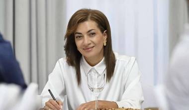 Աննա Հակոբյանը փորձում է փրկե՞լ բիզնեսը