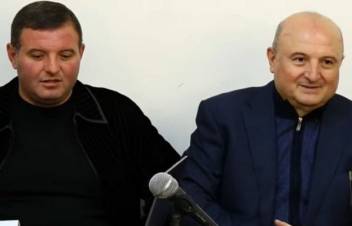 «Հրապարակ». Ղուկասյանների կանանց հեռախոսները տարել են, փաստաբանի աղմուկից հետո` վերադարձրել