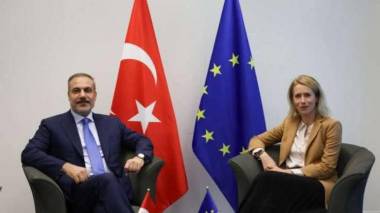 Քիչ է մնում ճիպոտահարելու կողմնակից դառնաս