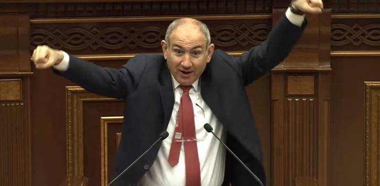 «Չեմ հասկացել»-ը նույնն է, ինչ  «գիժ խաղալ»-ը