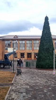 Сколько стоят праздничные украшения в разных общинах