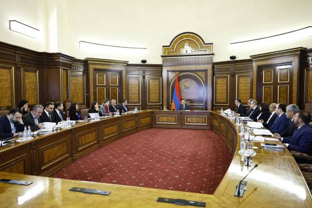 «Հրապարակ». Ովքեր պատրաստվում են Ալիեւի տնային աշխատանքը կատարել, նրանցից հարցրեք