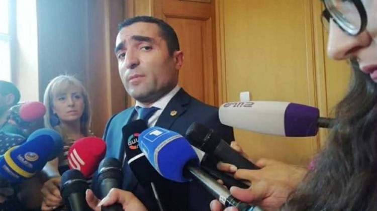 Ո՞վ է փոխհատուցելու, Ռոմանո՞սը