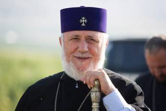 Փաշինյանի վարքը էլ ավելի բարձրացրեց կաթողիկոսի հեղինակությունը