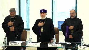 Մայր Աթոռին դավաճանած քահանաների թեմական «աշխարհագրությունը» ցույց է տալիս, որ նրանք բացառապես տիրադավ եպիսկոպոսների թեմերից են