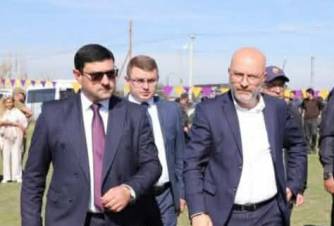 Դավիթ Առուշանյանի խորհրդականի սկանդալային գործը դատարանում է․ նա հայհոյել եւ ծեծել է պարեկի