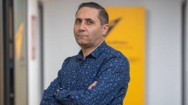 Սկզբում վերանում է արտաքին քաղաքականությունը, հետո՝ պաշտպանությունն ու տնտեսությունը