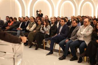 Пашинян подбадривает команду