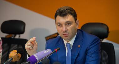 «Հրապարակ»․ Հաց եւ տեսարաններ․ հացը ցորենն է, որ բերում են Ադրբեջանով, տեսարանն էլ՝ թմբուկը