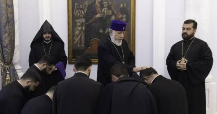 Նրանք իրենց գոյությամբ կնիք են դնում, որ Վեհափառը մաքուր է
