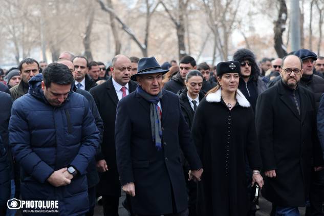 Իշխանությունը՝ քաղաքականությունից դուրս