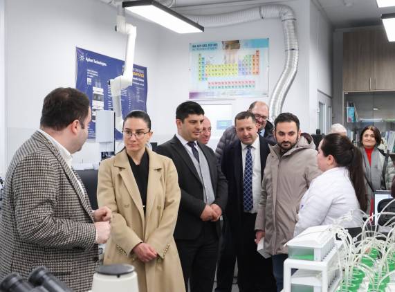 Բանուգործը թողած ԵՊՀ-ում շրջայց է կատարել