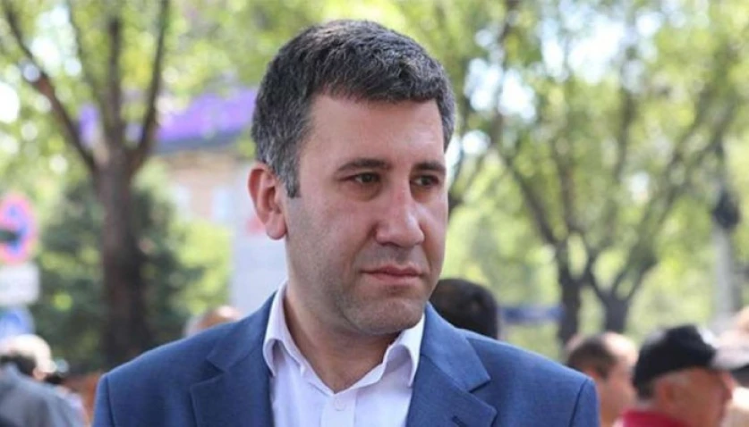 Փորձում են խաչի փոխարեն բարձրացնել սրտիկը, փորձում են Վարդանի փոխարեն սրբացնել Վասակին