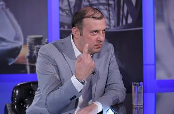 «Հրապարակ»․ Պարտավոր չենք գնալ եւ խոշոր ուժերի դռների տակ սպասել, թե մեզ ով ինչ է առաջարկելու