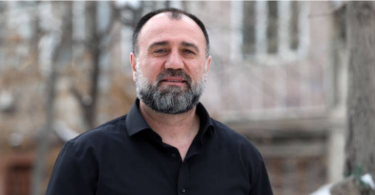 Ձեր դիմելաձևից ավելի փոքրանում եք հենց դուք, ոչ թե Միքայել սրբազանը