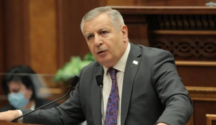 «Հրապարակ»․ Բոլորս ինքնաիրացման խնդիր ունենք, մեկը բանաստեղծություն է գրում, օրինակ՝ ես