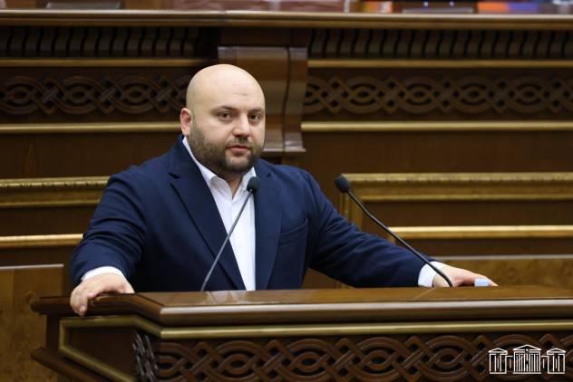 «Հրապարակ»․ Պայքարն Աստծուն չհավատացող հոգեվորականների դեմ է՝ կաթողիկոսի գլխավորությամբ