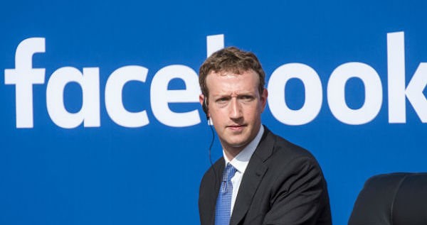 Ցուկերբերգը լռում է, Facebook-ը՝ սուզվում