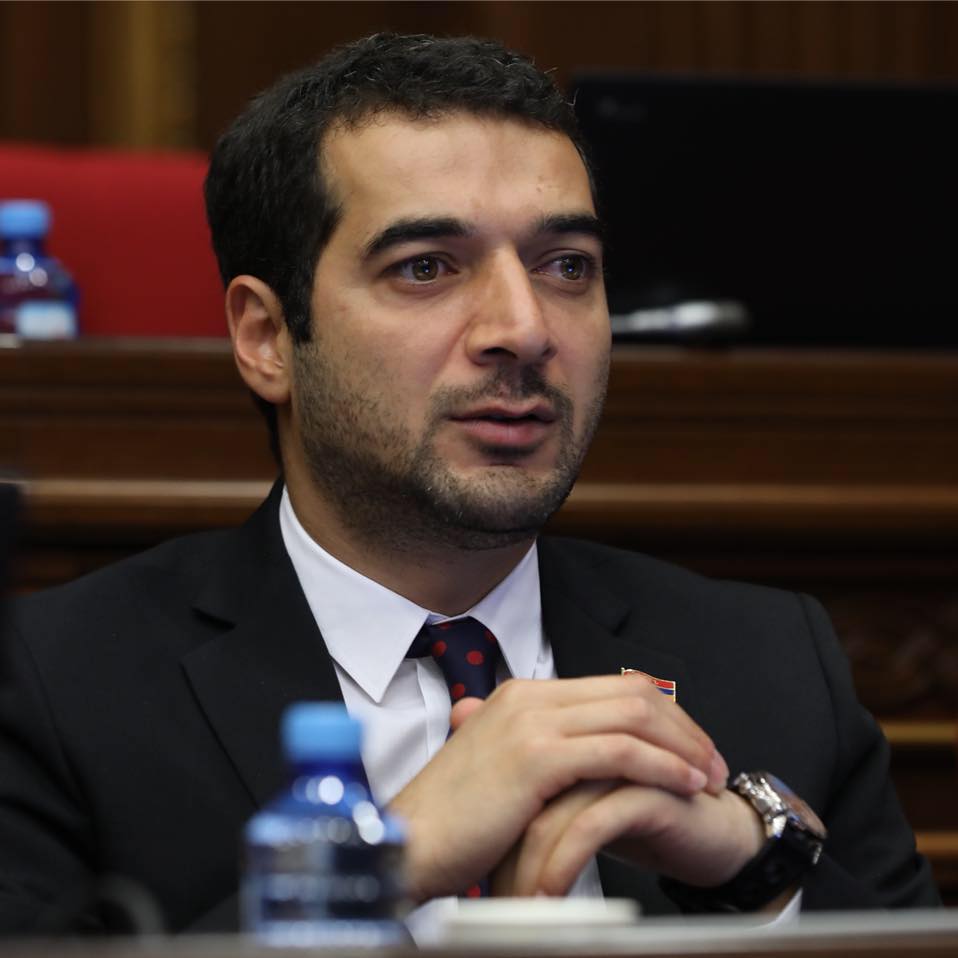 «Հրապարակ». Ծանոթ-բարեկամի ինստիտուտը կրկին գործո՞ւմ է