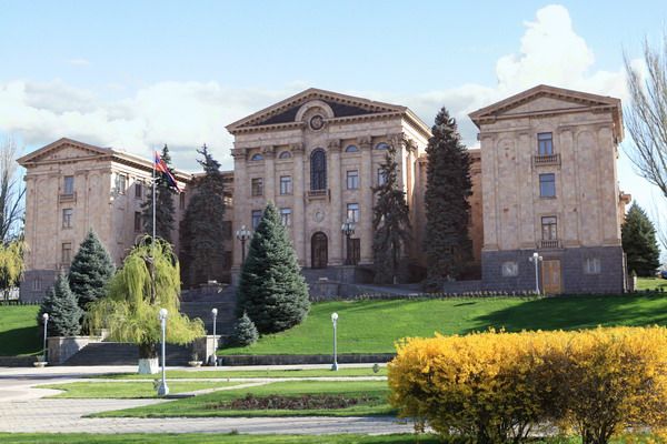 Ի՞նչ կոմբինացիա է իրականացնում Սերժ Սարգսյանը