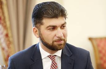 Հպարտ է իր մամուլի խոսնակով 