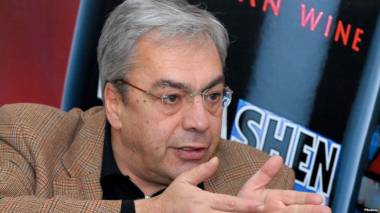 Պարապ պաշտոնյաներ են, բիզնեսով են զբաղվում