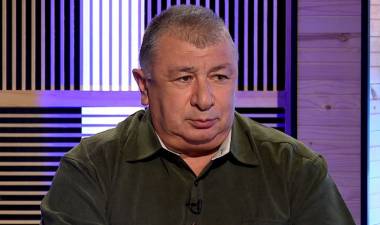 Էս ազիզ օրով էս սուրբ տեղում ասե՞մ