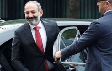 Լռե՛ք. իսկ դուք դեռ խոսում եք՝ անիմաստ, դատարկ, վնասակար