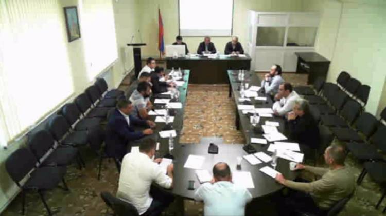 Քասախում կրքերը չեն հանդարտվում.ավագանու անդամները տապալեցին նիստը