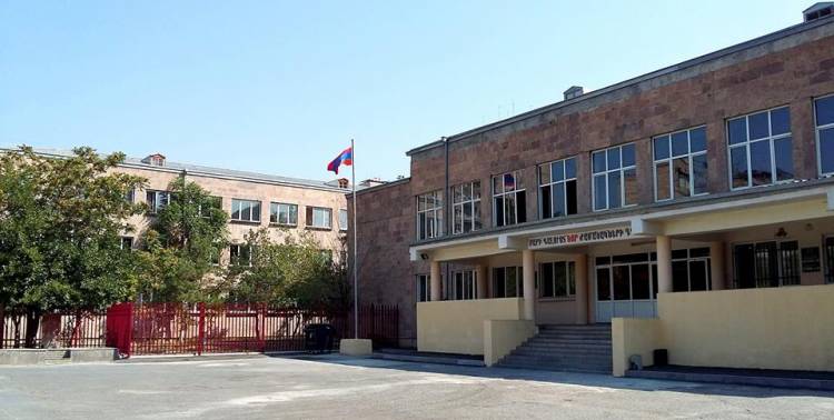 Երեւանի դպրոցներում առցանց հերթագրվել է 9700 երեխա․ շատ են բողոքները