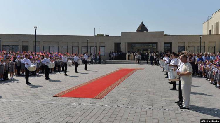 Խախտումներ՝ Էօրնեկեան հանրակրթական դպրոցում