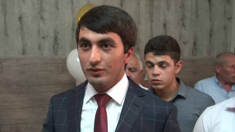 Հիմա անձրեւ ա, նյութը չի աշխատի արդյունավետ չի լինի, վաղվանից բոլոր ճանապարհները եւ կանգառները կախտահանենք