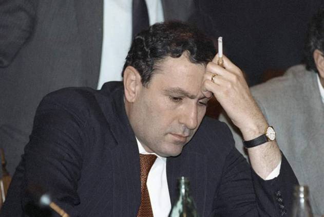 Հրաժարականից շուրջ քառորդ դար անց