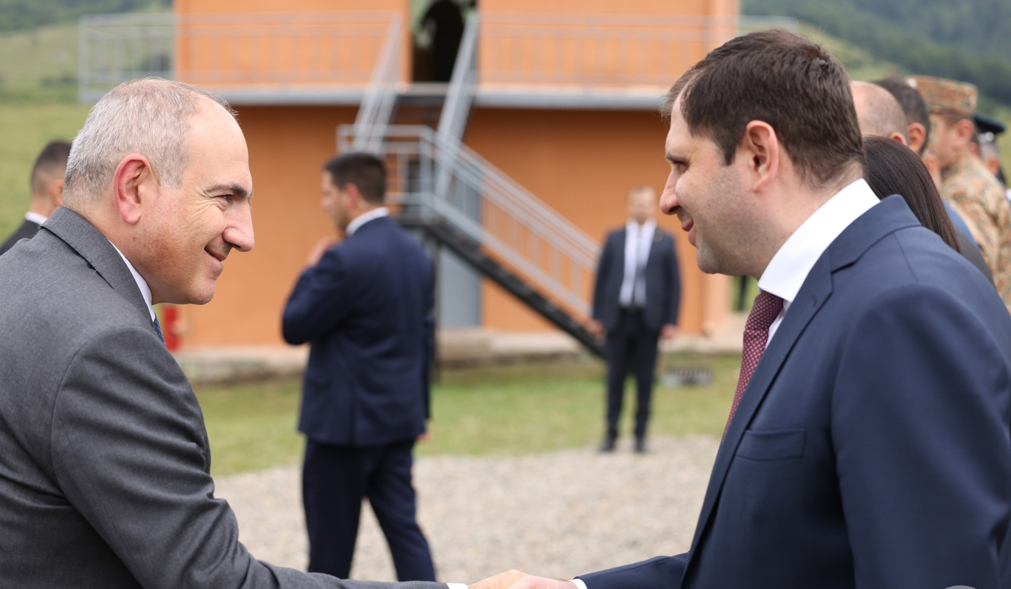 Բանակի խնդիրները  «լուծել», անցել է այգեգործությանը