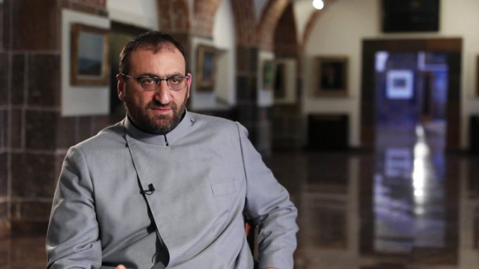 «Հրապարակ»․ Արշակ սրբազանի տեղաշարժը սահմանափակել են