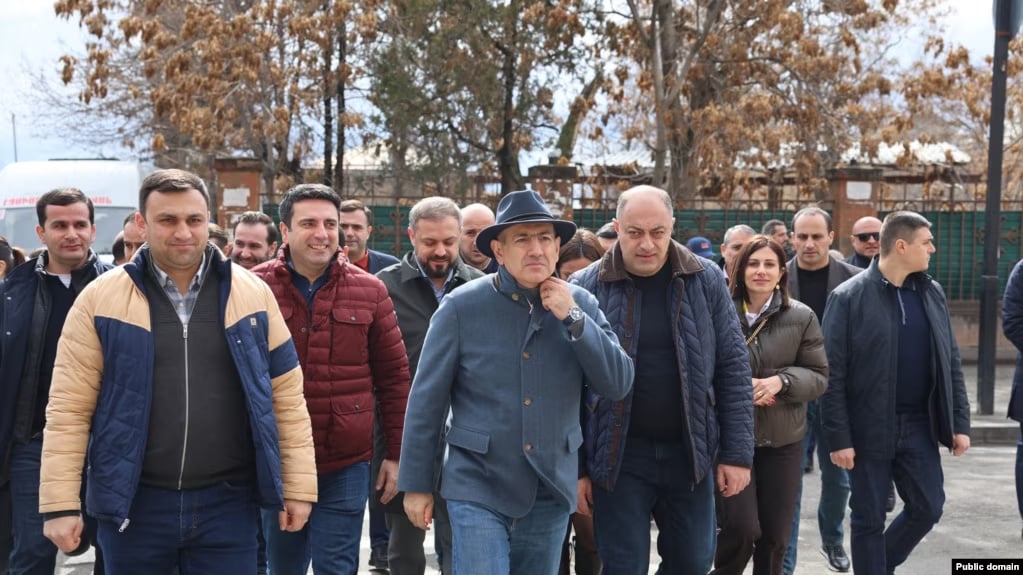 Հանդիպումներից առաջ սցենար է մշակվում, դերեր են բաշխվում